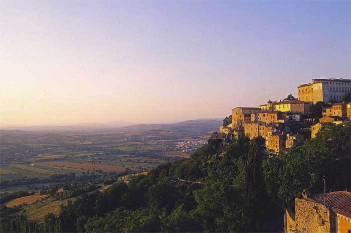 Hotel Tuder Todi Exterior photo